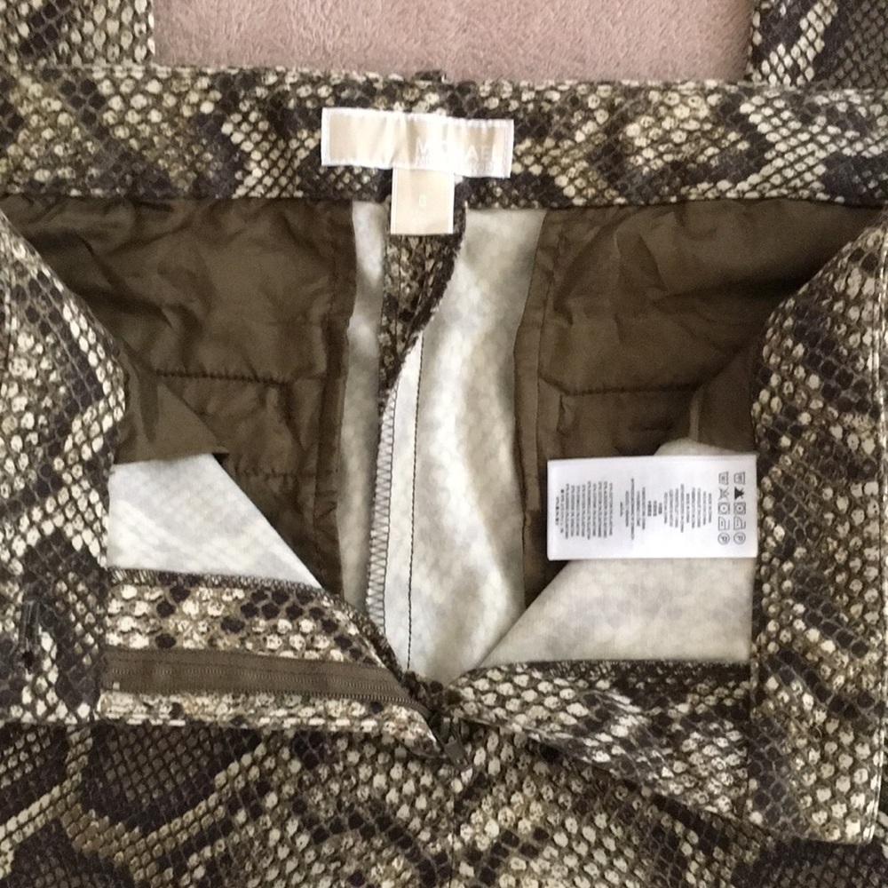 Nwot Michael Kors Python Print Pant Size 6 - image 6